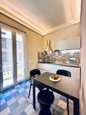 Hostdomus - Smeraldo Suite - Seafront apartment - BIKE ROOM Finale Ligure
